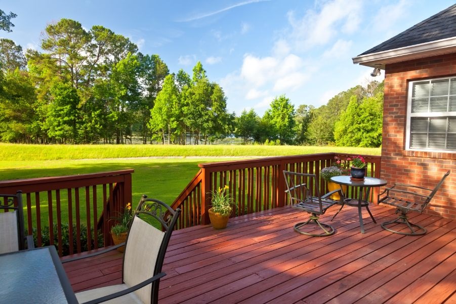 How to Choose the Right Deck Stain for Your Home