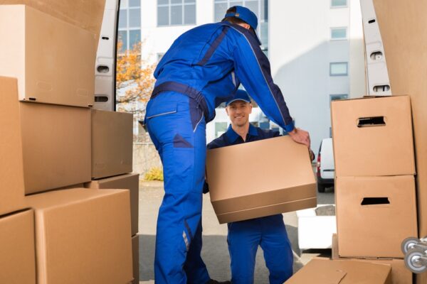 5 Essential Factors to Consider When Choosing a Moving Company